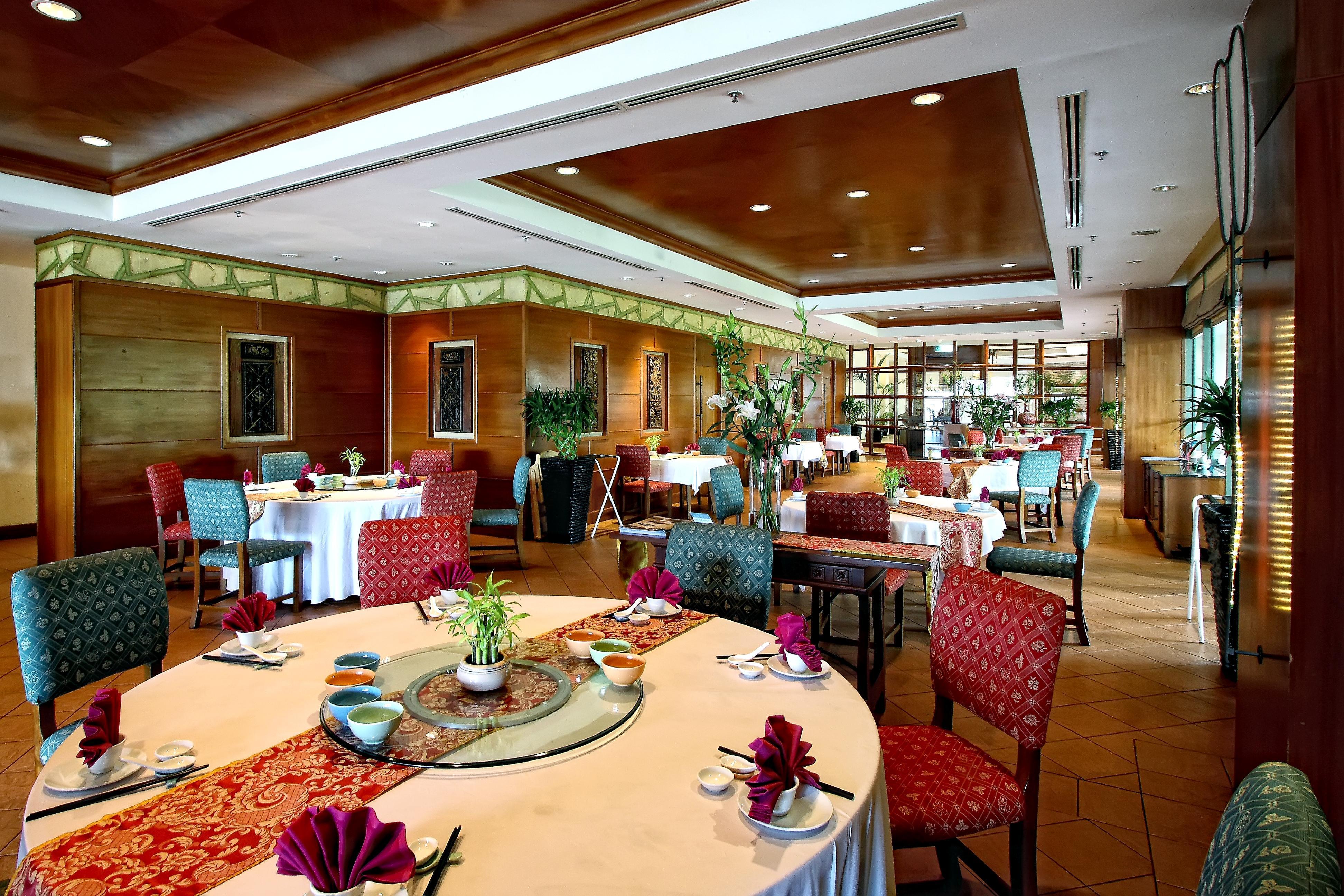 Отель The Pacific Sutera Кота-Кинабалу Экстерьер фото A restaurant in a hotel