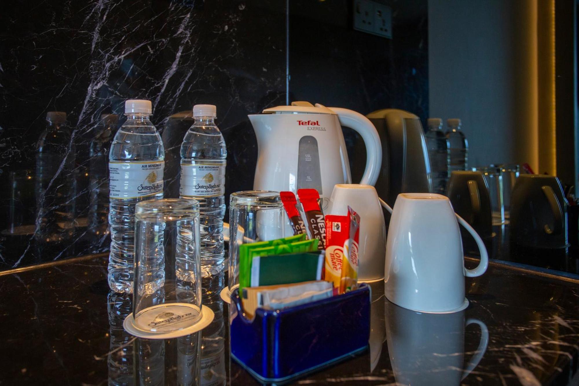 Отель The Pacific Sutera Кота-Кинабалу Экстерьер фото Bottled water in a hotel room