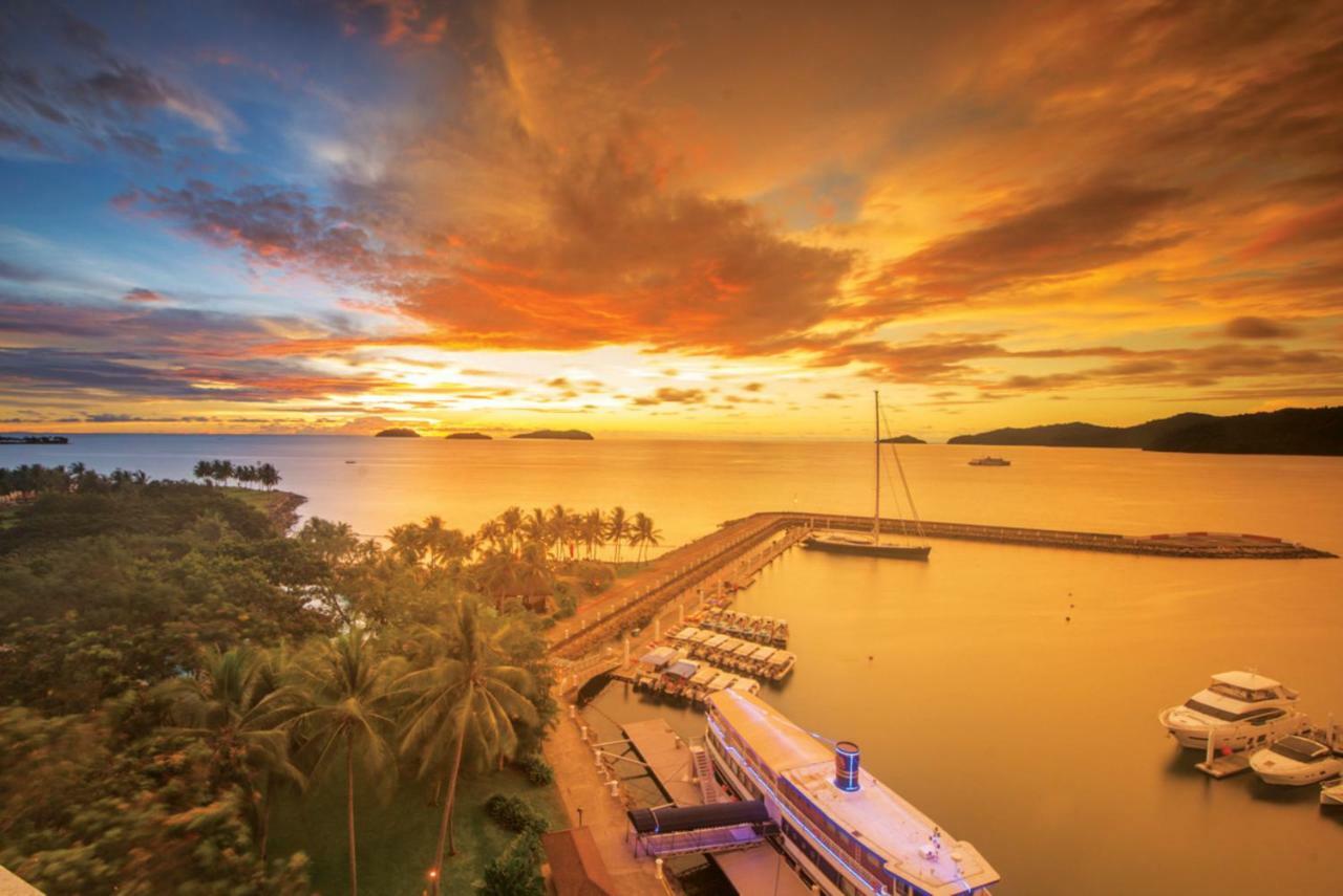 Отель The Pacific Sutera Кота-Кинабалу Экстерьер фото Sunset at the Royal Phuket Yacht Club